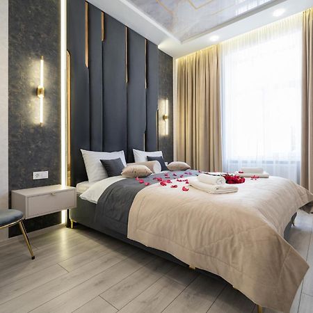 Rynok Square City Center Two Bedroom Apartment! Lviv Ngoại thất bức ảnh