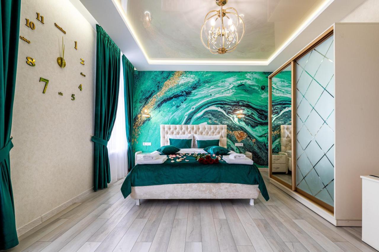 Rynok Square City Center Two Bedroom Apartment! Lviv Ngoại thất bức ảnh
