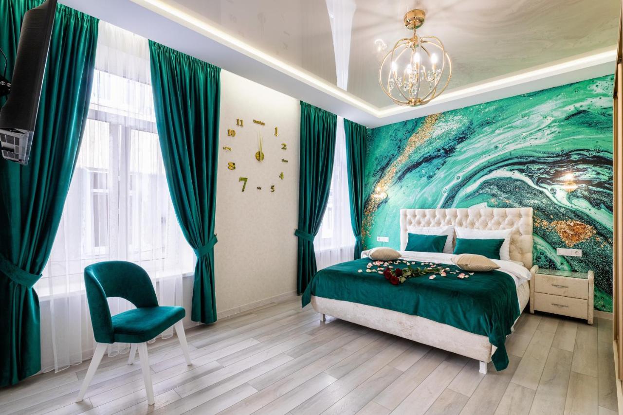 Rynok Square City Center Two Bedroom Apartment! Lviv Ngoại thất bức ảnh