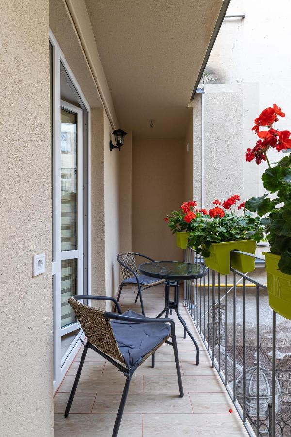 Rynok Square City Center Two Bedroom Apartment! Lviv Ngoại thất bức ảnh