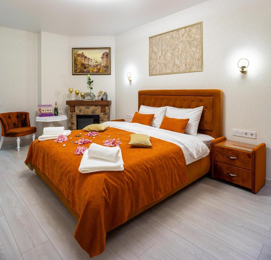 Rynok Square City Center Two Bedroom Apartment! Lviv Ngoại thất bức ảnh