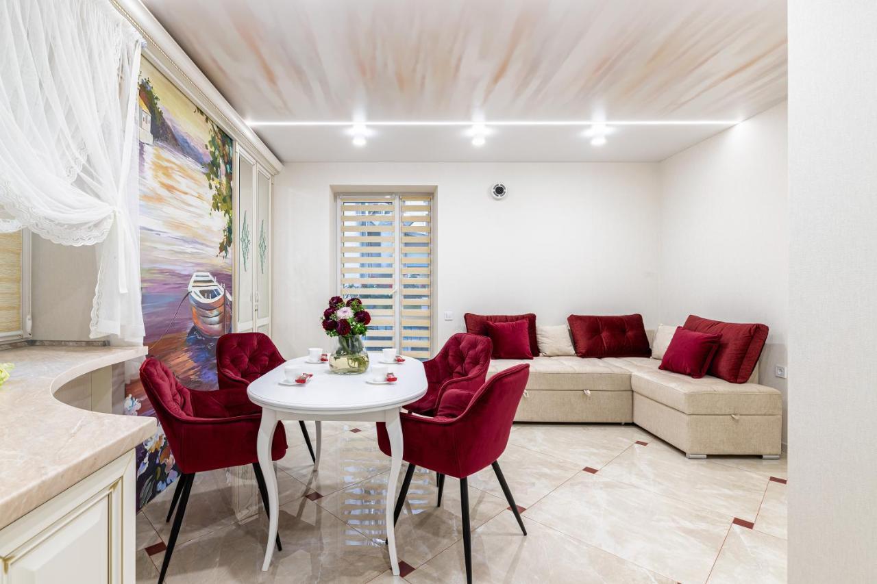 Rynok Square City Center Two Bedroom Apartment! Lviv Ngoại thất bức ảnh