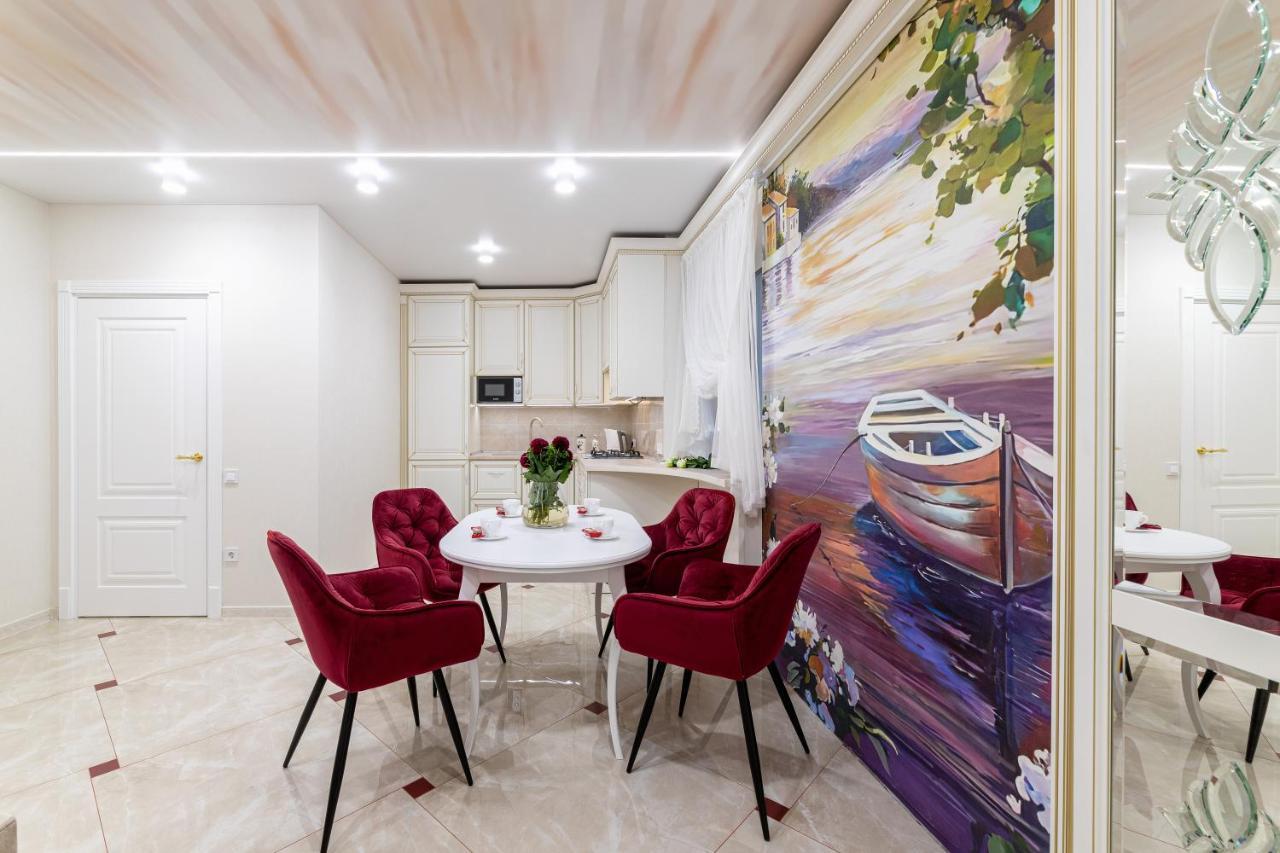 Rynok Square City Center Two Bedroom Apartment! Lviv Ngoại thất bức ảnh