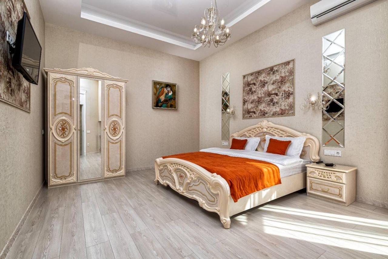 Rynok Square City Center Two Bedroom Apartment! Lviv Ngoại thất bức ảnh