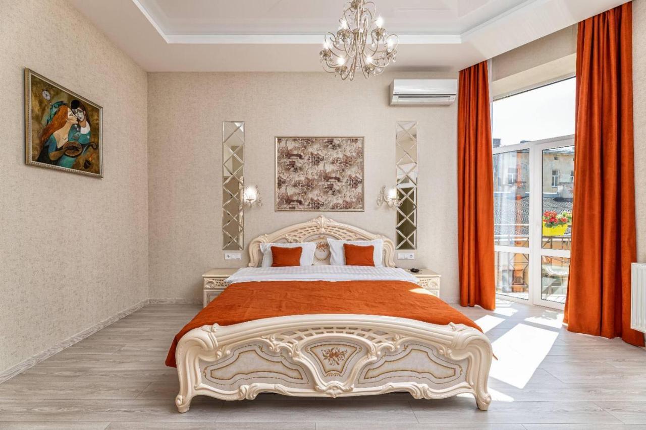 Rynok Square City Center Two Bedroom Apartment! Lviv Ngoại thất bức ảnh