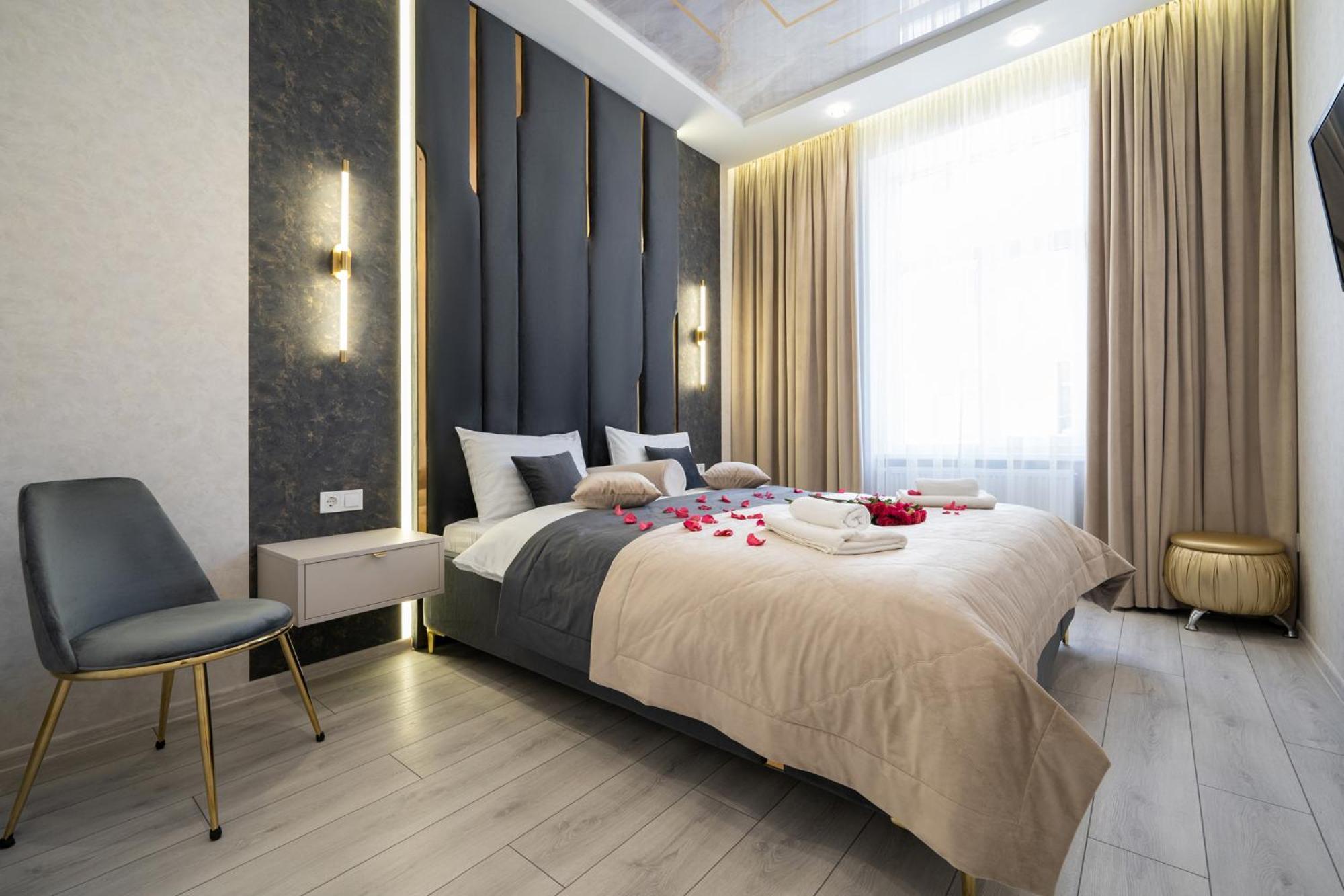 Rynok Square City Center Two Bedroom Apartment! Lviv Ngoại thất bức ảnh