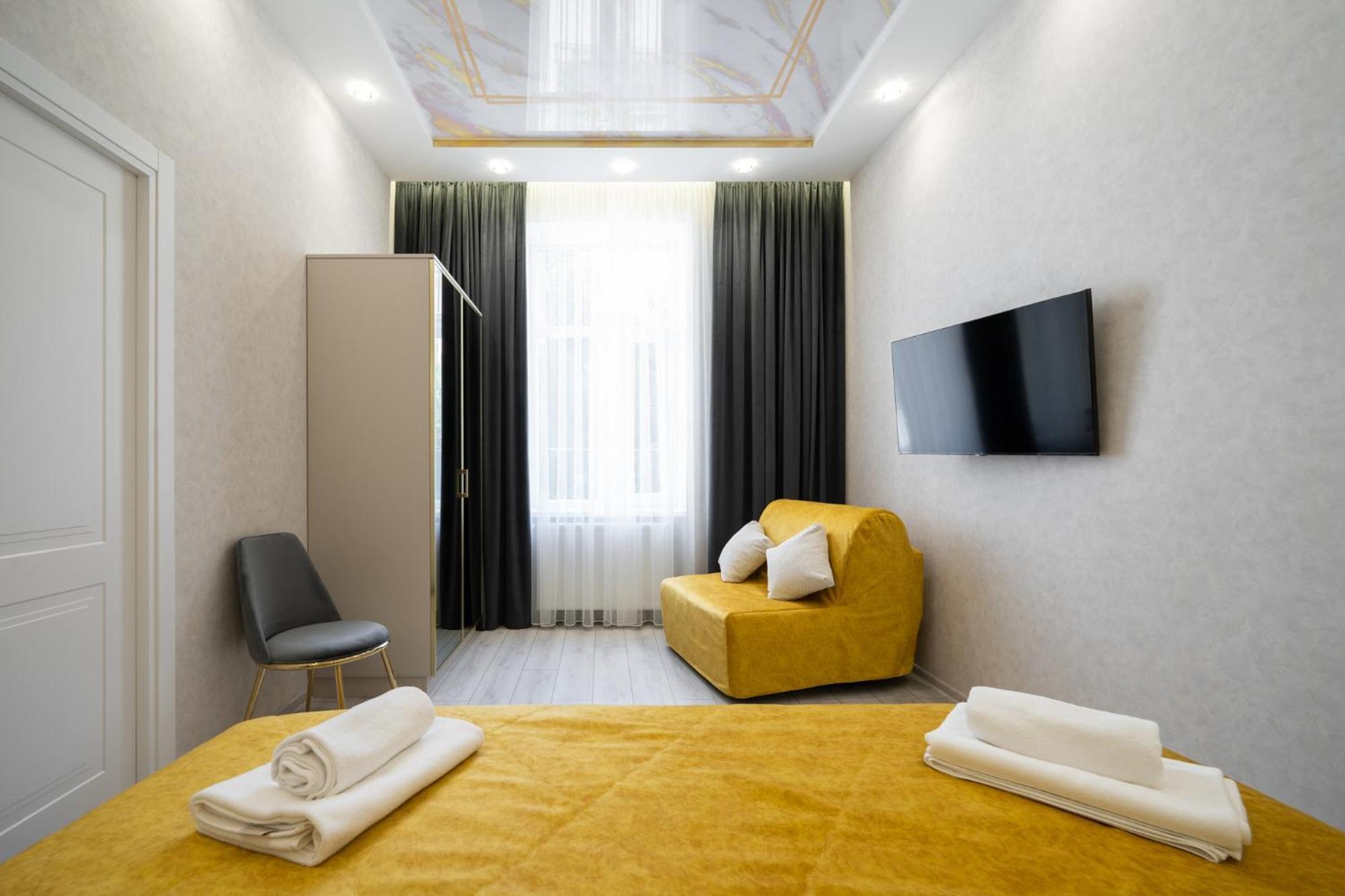 Rynok Square City Center Two Bedroom Apartment! Lviv Ngoại thất bức ảnh